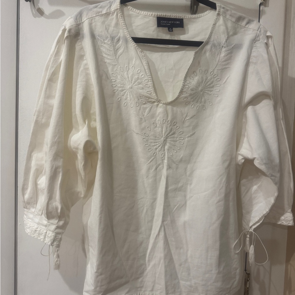 Jones New York Off-White Embroidered V-Neck Tunic